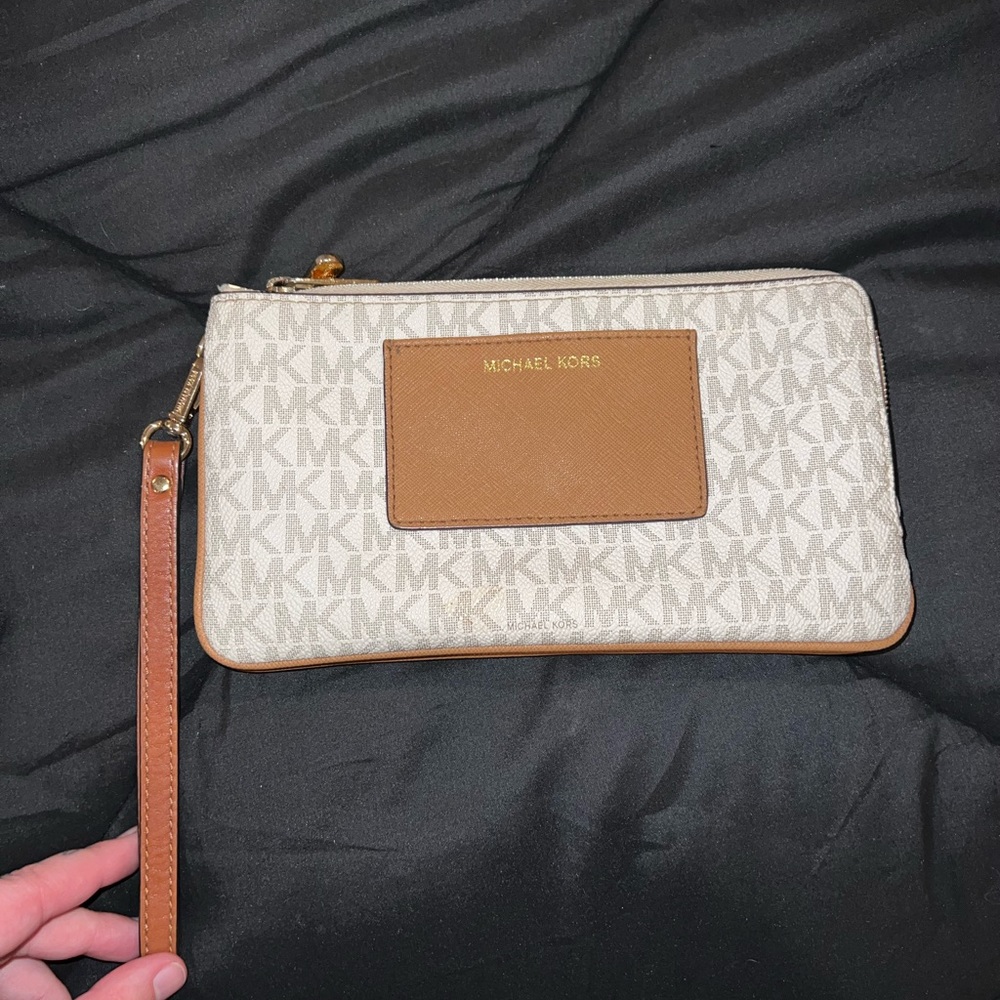 Michael kors wristlet